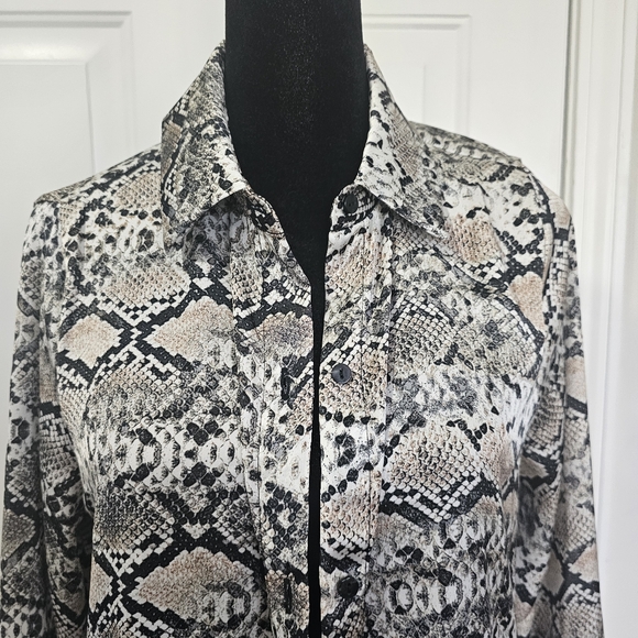 Alex &Lili  soft polyester button down topside small - Picture 3 of 8